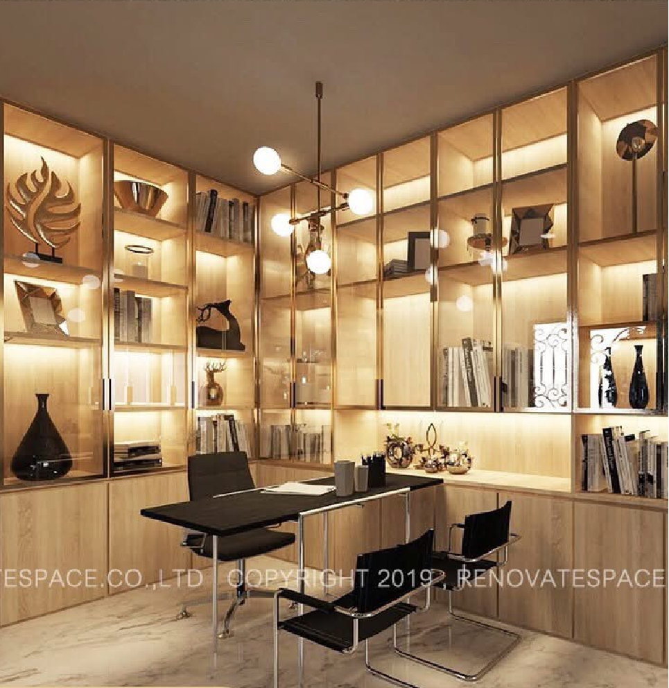 ห้องทำงานพร้อมชั้นบิวท์อินและไฟซ่อน